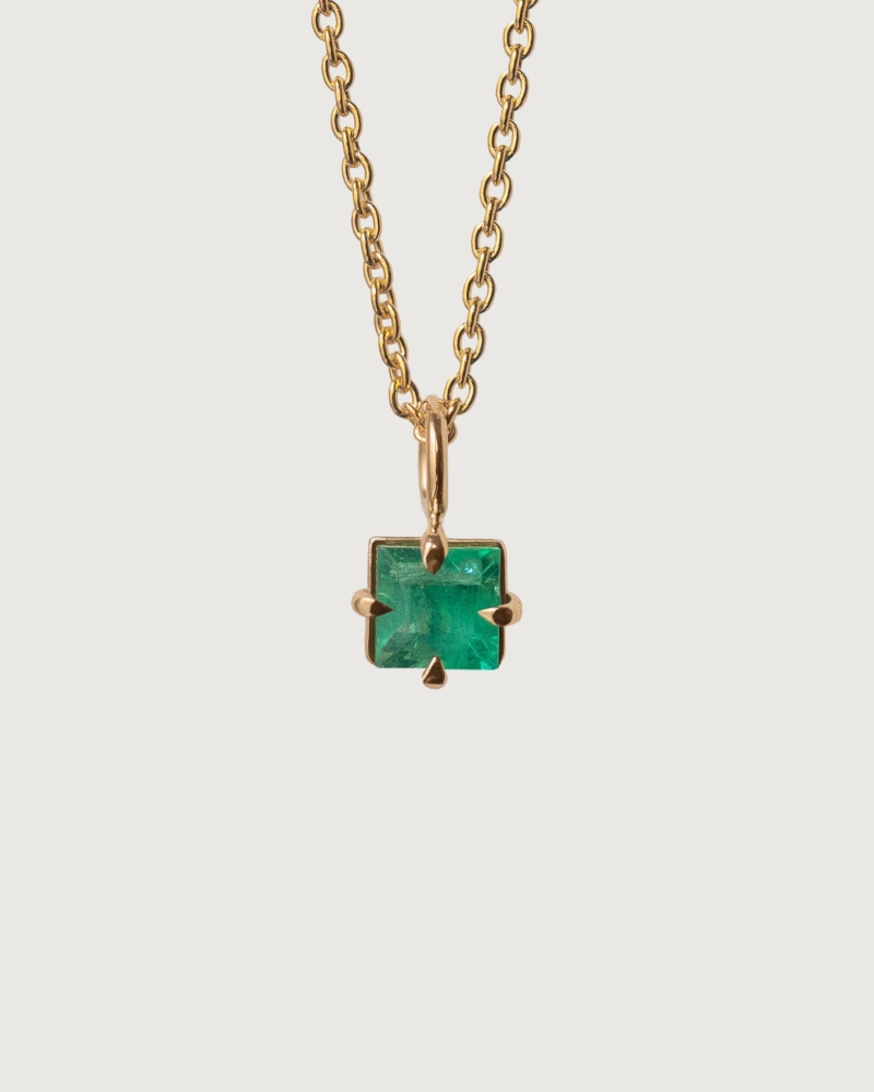PENDANT WITH EMERALD
