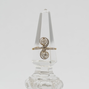 Gold vintage ring with diamonds.