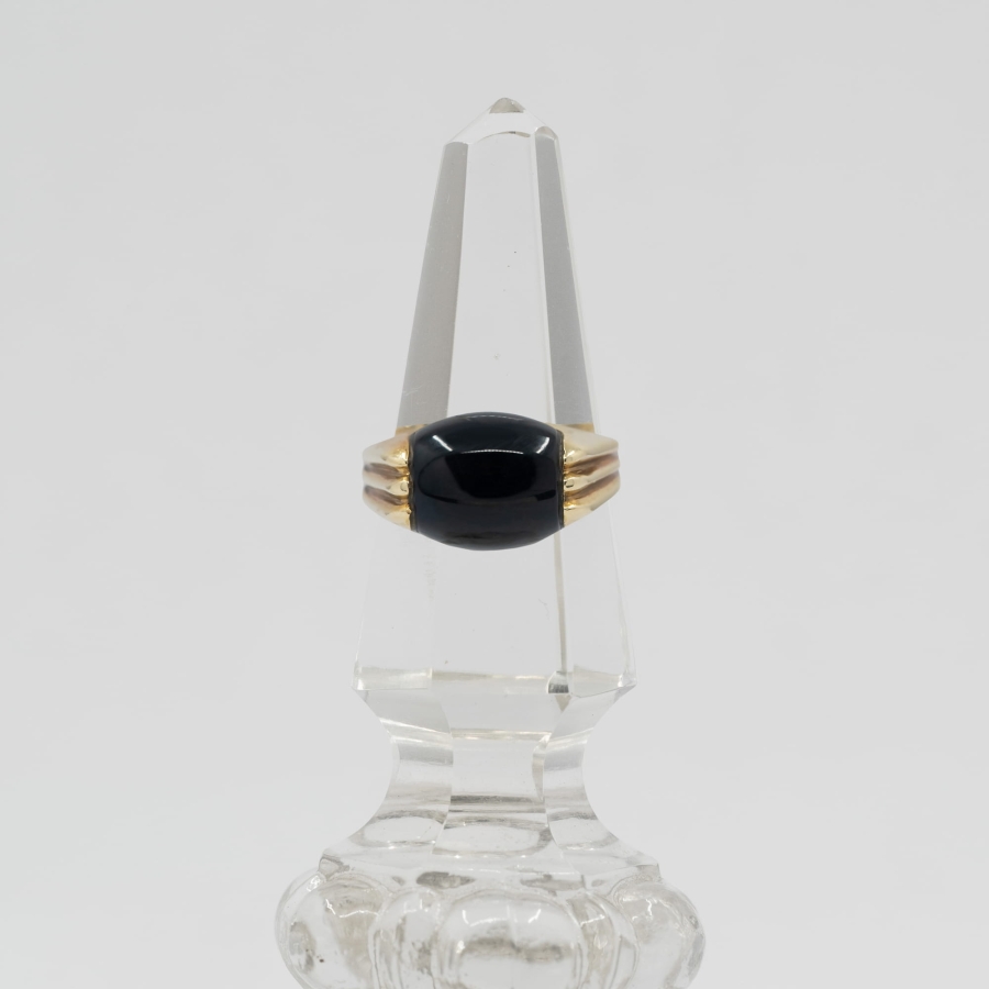 GOLD RING WITH ONYX 750